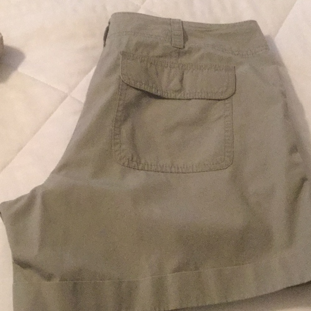 Kenneth Cole Cargo Shorts. - Picture 5 of 8